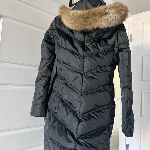 Micheal Korrs Puffer Coat with Faux Fur Trim - Picture 5 of 7